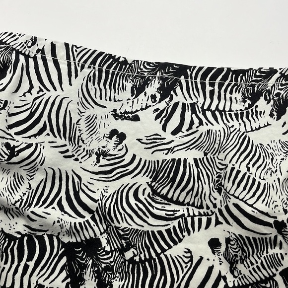 Liz Claiborne Zebra Print Shorts Size 16 - Picture 16 of 16